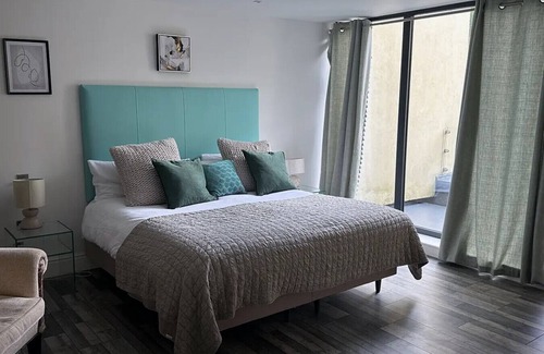 Penarth Hotel | Beachfront Balcony Oasis Room