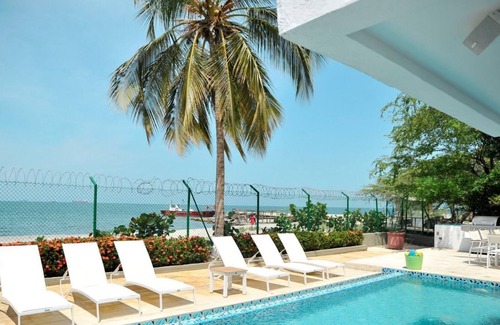 Urb Plenomar House | Beachfront beautiful house with private pool / sleeps 12