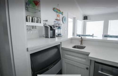 Pirates Beach House | BEACHFRONT - Beautiful home DIRECTLY on the SAND
