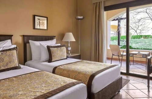 El Quseir Resort | Beachfront Beauty l 4 Family Rooms, Pools, Dining Options & Kids’ Activities