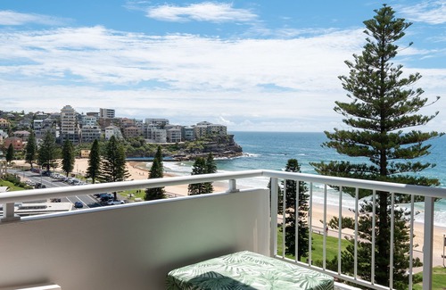 Manly Apartment | Beachfront Beauty with 270° Views Short Level Walk to Manly