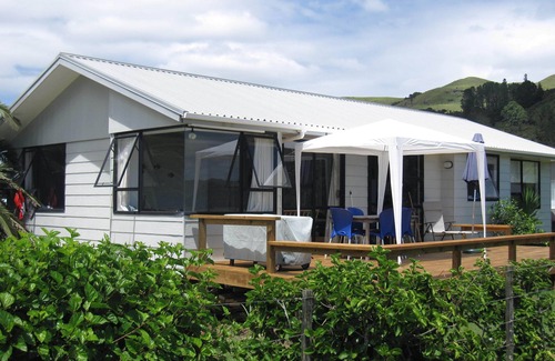 Kaeo House | BEACHFRONT-best in Tauranga Bay! EXPANSIVE SEA VIEWS 3 bdrm 2 bath D/washer