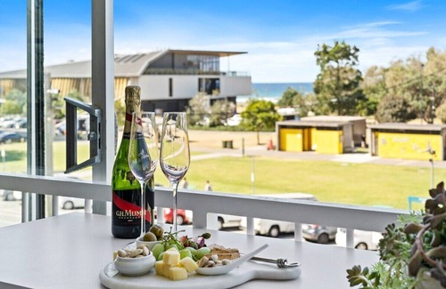 Broadbeach Apartment | Beachfront Bliss 2BR Broadbeach