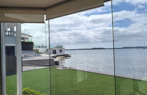 Taren Point House | Beachfront Bliss: 4BR Villa Direct Beach Access