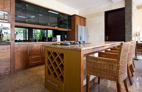 Seminyak Villa | Beachfront Bliss Awaits You – Bali Villa 1076