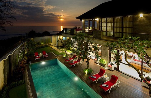 Seminyak Villa | Beachfront Bliss Awaits You – Bali Villa 1076