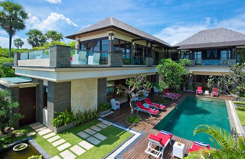Seminyak Villa | Beachfront Bliss Awaits You – Bali Villa 1076