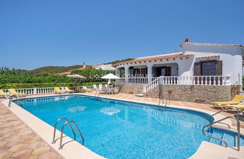 Sant Tomas Villa | Beachfront Bliss: Captivating Views & Sleeps 9 - Your Perfect Villa Getaway