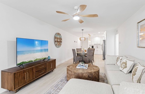 Belleair Beach Condo | Beachfront Bliss~Room to Unwind~30-Day Min