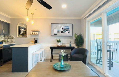 North Beach Condo | Beachfront Bliss @ North Beach-on Beach, Walking distance to Aquarium, Lexington