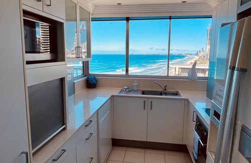 Surfers Paradise Apartment | Beachfront Bliss – Views, Pool & Café Next Door