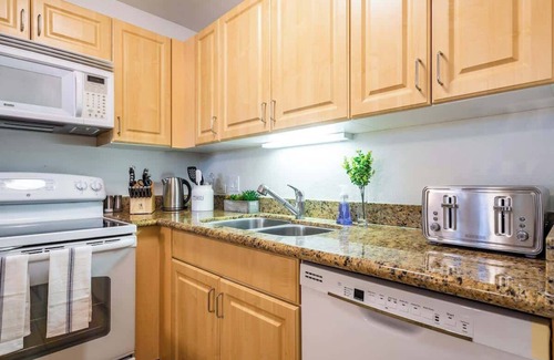 Kihei Condo | Beachfront Bliss | Walk to Sand, Pool, Restaurants
