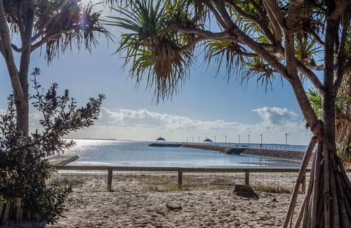 Wynnum House | Beachfront Bliss, Wynnum