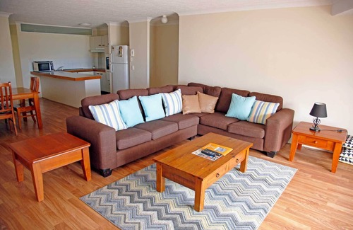 Gold Coast Apartment | Beachfront Bliss – Your Ultimate Coastal Getaway