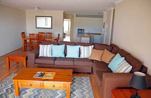 Gold Coast Apartment | Beachfront Bliss – Your Ultimate Coastal Getaway