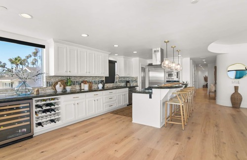 Townsite House | Beachfront Boho Dream Penthouse. Walk 2 Everything! Newly designed SLEEPS 10!