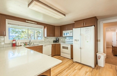 Laketown House | Beachfront Bonanza! East Side Bear Lake Gem