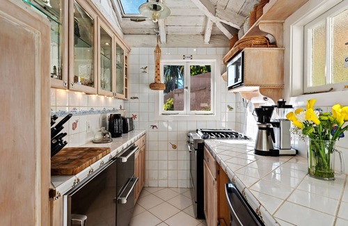 Montecito House | Beachfront Bungalow on Miramar Beach