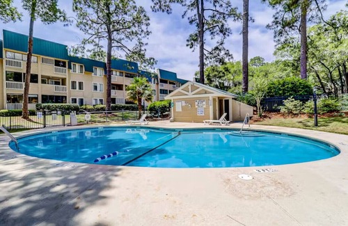 Palmetto Dunes Condo | Beachfront Complex - 3 pools & Tennis - King Bed