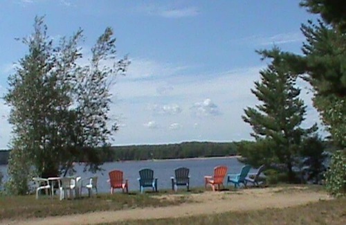 Cold Brook Cottage | BEACHFRONT CAMP WITH SANDY BEACH ON HINCKLEY LAKE- FAMILY FRIENDLY