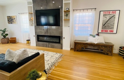 Peninsula House | Beachfront Cape Cod Home steps from the Sand and Boardwalk in Long Beach, CA