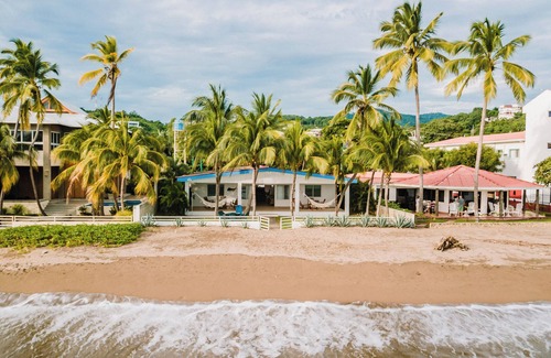 San Juan del Sur House | Beachfront Charming 4-bedroom house with WiFi and AC. 5 minutes to the town!