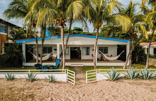 San Juan del Sur House | Beachfront Charming 4-bedroom house with WiFi and AC. 5 minutes to the town!