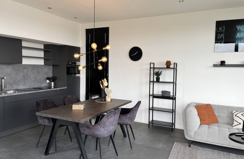 Enkhuizen House | Beachfront Chalet with Exceptional Sea Views and Modern Comforts in Enkhuizen