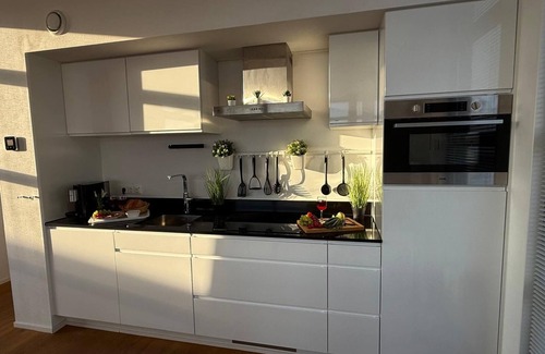 Enkhuizen House | Beachfront Chalet with Fenced Garden and Exceptional Sea Views in Enkhuizen