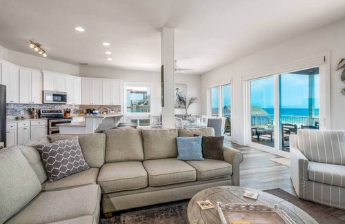 Southpointe House | Beachfront Columbia-Fort Morgan-elevator