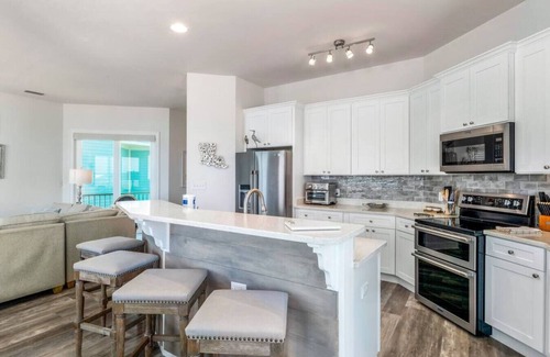 Southpointe House | Beachfront Columbia-Fort Morgan-elevator