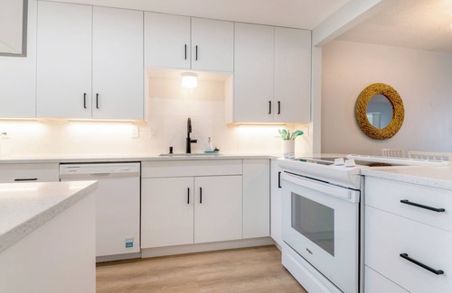 New Smyrna Beach Condo | BEACHFRONT COMPLEX FULLY RENOVATED 2025 n2 BED 2 BATH 2 POOLS & 2 KIDDIE POOLS