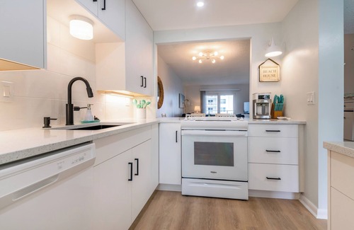 New Smyrna Beach Condo | BEACHFRONT COMPLEX FULLY RENOVATED 2025 n2 BED 2 BATH 2 POOLS & 2 KIDDIE POOLS