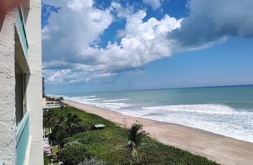 Hutchinson Island South Condo | Beachfront condo in fabulous Jensen Beach