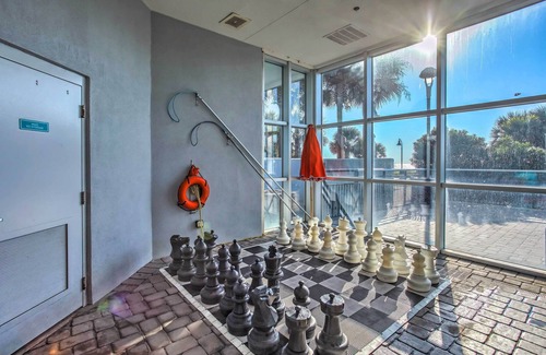 Downtown Myrtle Beach Apartment | Beachfront Condo in Myrtle Beach w/Pool Access