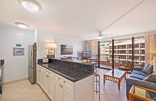 Kihei Condo | BEACHFRONT condo, ocean view, steps to sea, heated pool,hot tub, AC, Sugar Beach