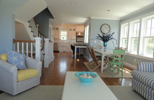 Dennis House | Beachfront Condo Overlooking Cape Cod Bay! (2031)