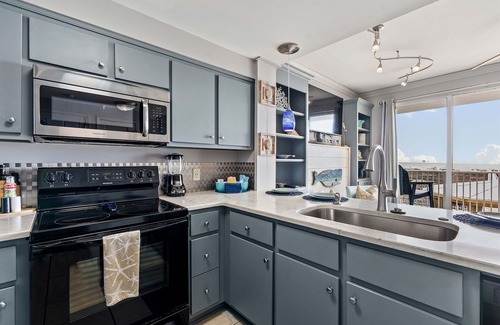 Dauphin Island Condo | Beachfront Condo~Heated Pool~Turtles Nest, East