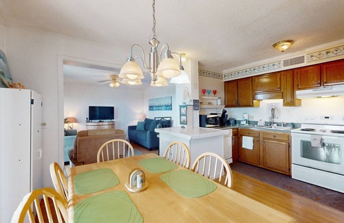 Myrtle Beach Condo | Beachfront condo with endless amenties!