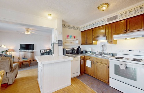Myrtle Beach Condo | Beachfront condo with endless amenties!
