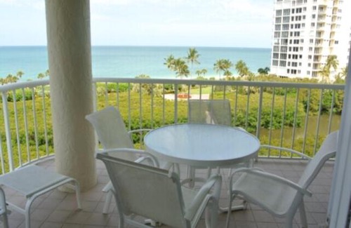 Park Shore Apartment | Beachfront Condo with Hot Tub