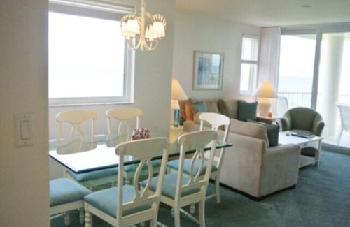 Park Shore Apartment | Beachfront Condo with Hot Tub