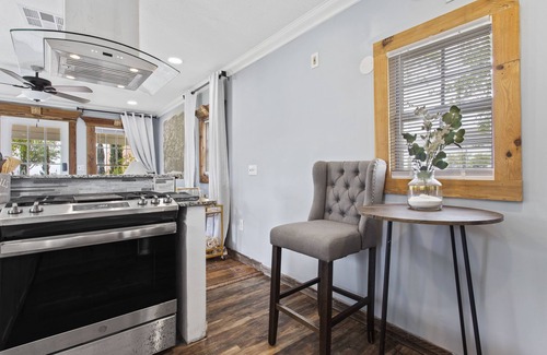 Pass Christian Cottage | Beachfront cottage in downtown Pass Christian