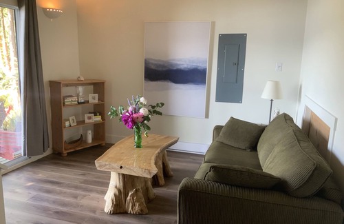 Tuwanek House | Beachfront cottage with spectacular views!