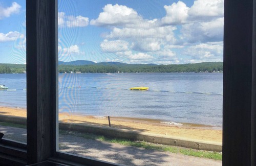 Lochmere Cottage | BEACHFRONT Cottage with Lake & Mountain Views