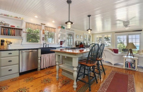 Hyannis House | Beachfront Days, Hyannis Nights! RPAM023