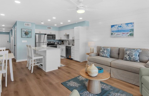 Crystal Beach Condo | Beachfront Destin Getaway + Free Tickets: Dolphin Cruise, Golf & More!