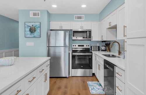 Crystal Beach Condo | Beachfront Destin Getaway + Free Tickets: Dolphin Cruise, Golf & More!