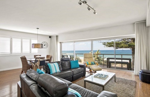 Narrabeen Apartment | Beachfront Dream - Direct Beachfront