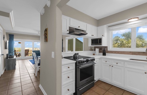 Isle of Palms Condo | Beachfront Dream! Ideal Corner Unit, Patio, Direct Beach Access, Communal Pool - 12A Mariner's Walk